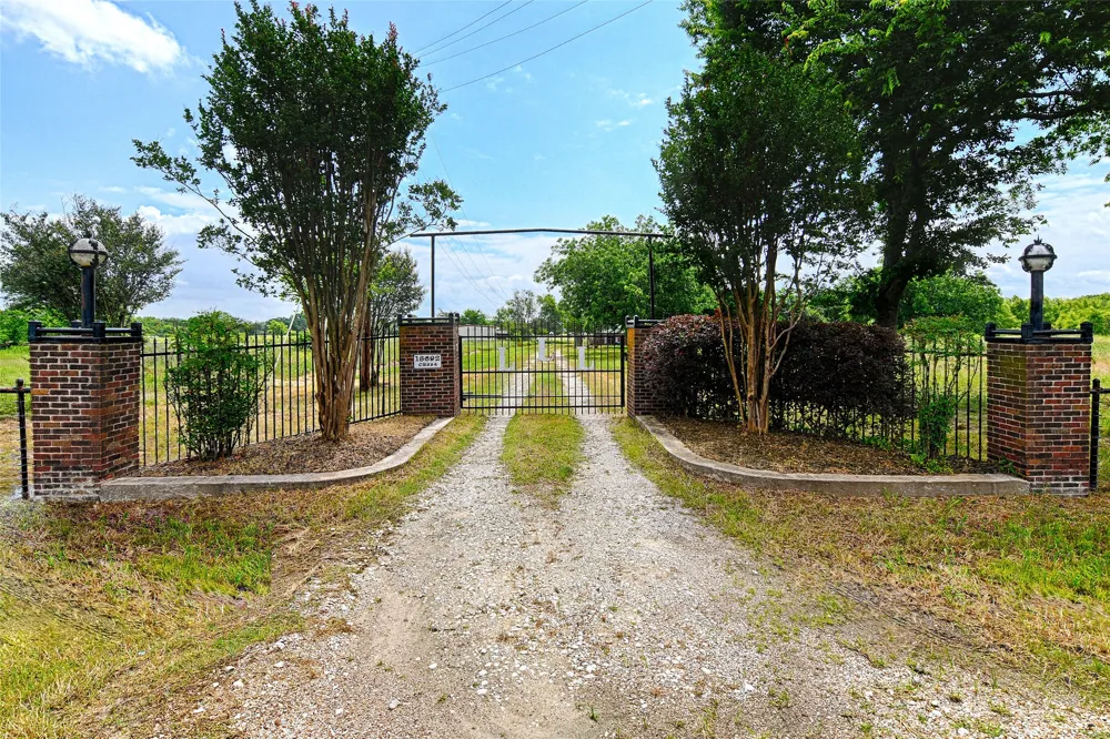 18692 County Road 334 Quinlan, TX 75474