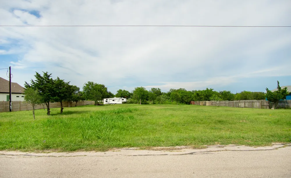 126 Cuernavaca Drive Del Valle, TX 78617