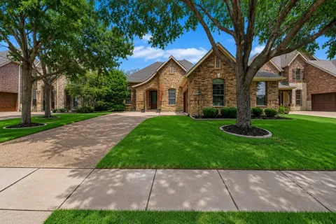 5833 Crescent Lane