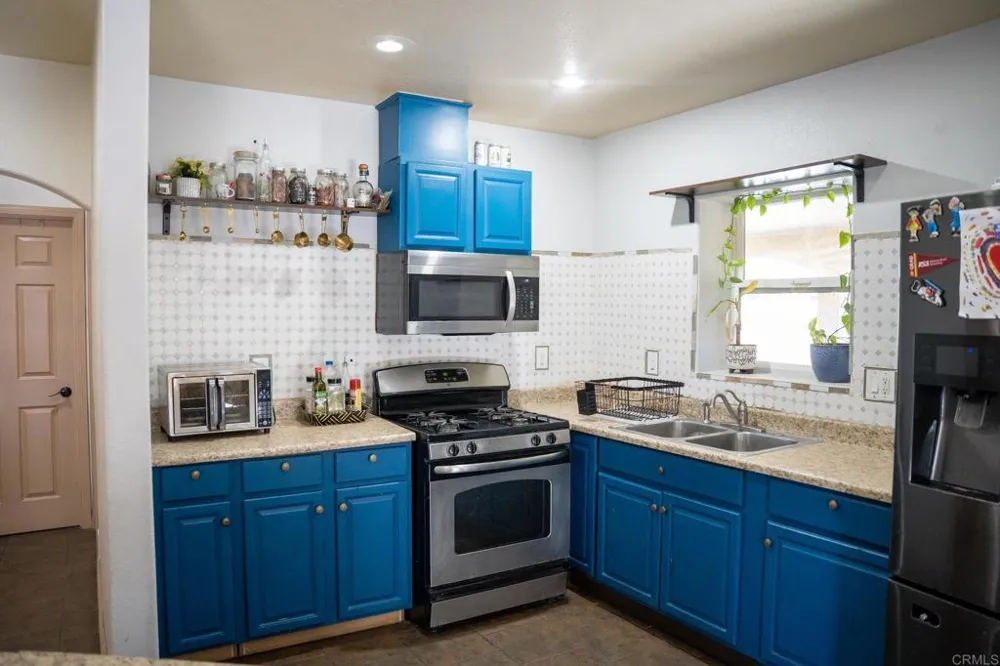 1561 W Heil Avenue El Centro, CA 92243