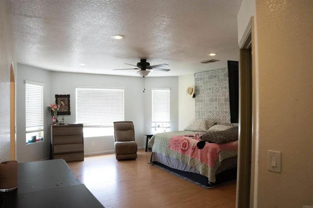 1561 W Heil Avenue El Centro, CA 92243