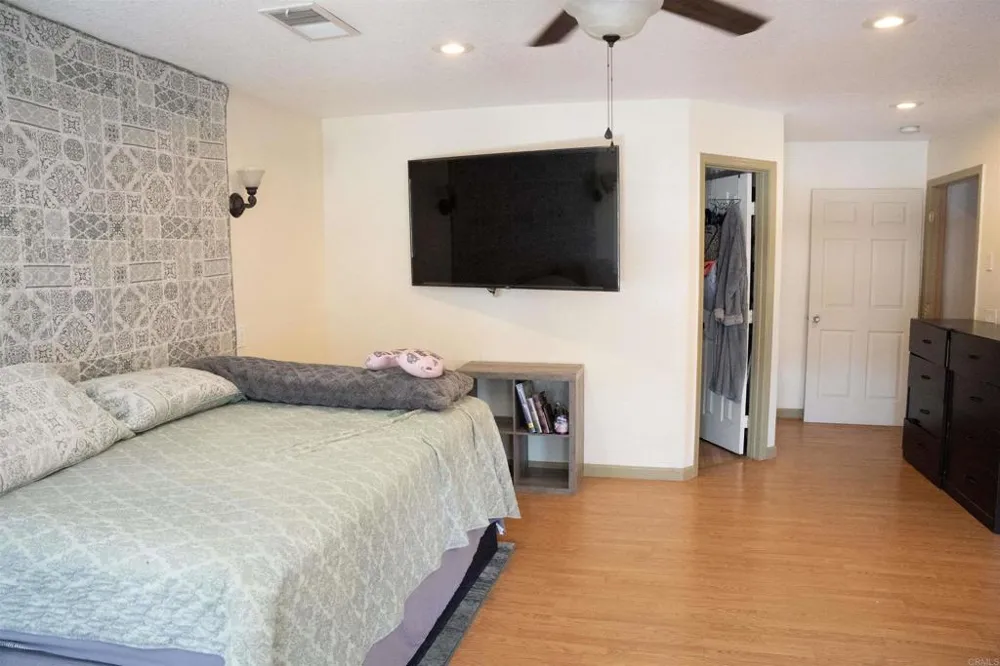 1561 W Heil Avenue El Centro, CA 92243