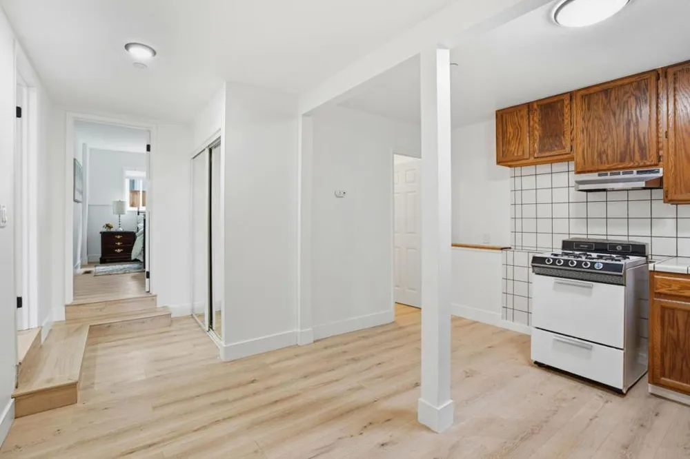 27 Midway Avenue Mill Valley, CA 94941