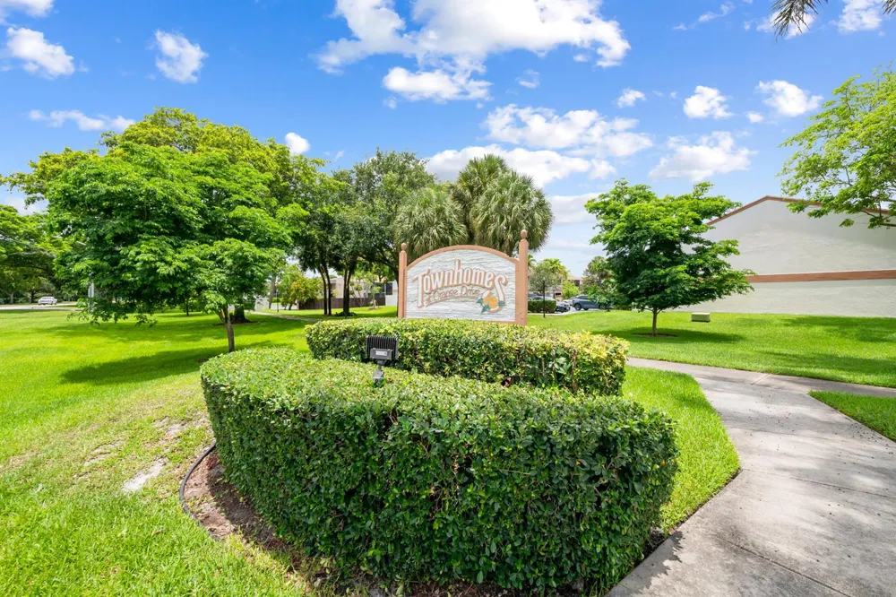 4221 SW 71st Way #4221 Davie, FL 33314