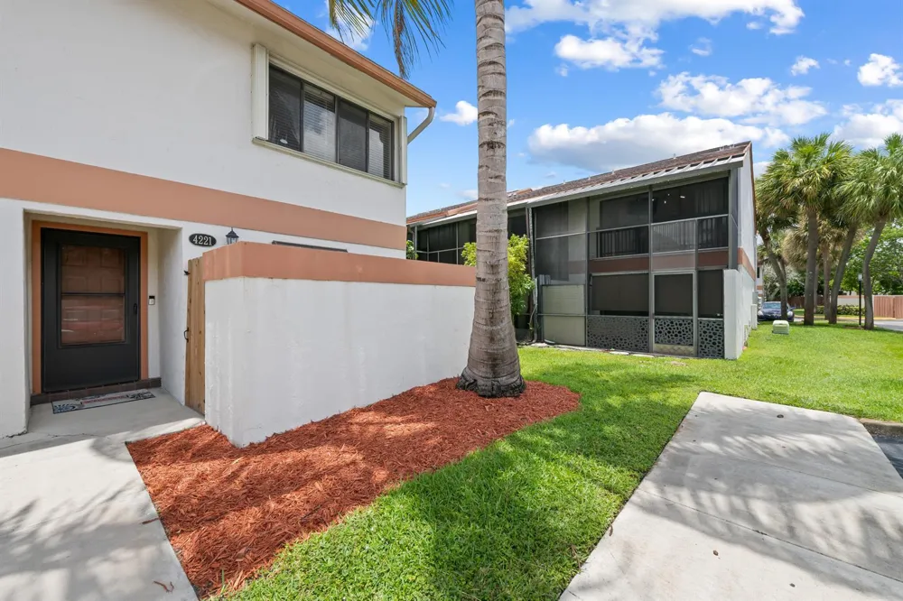 4221 SW 71st Way #4221 Davie, FL 33314