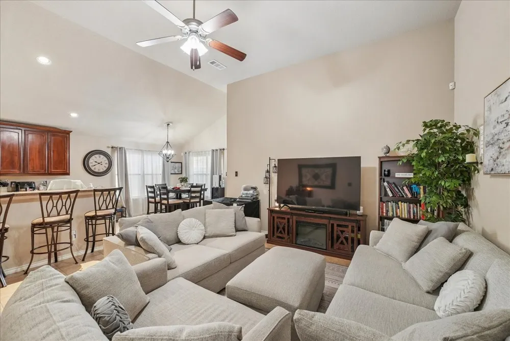 4037 Tiburon Street Fort Worth, TX 76106