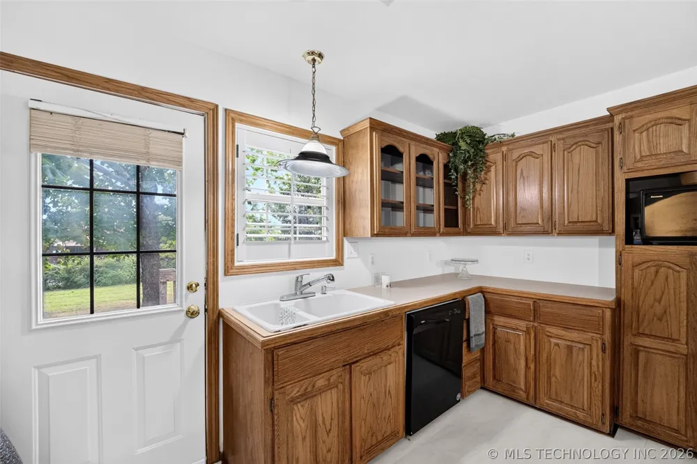 1417 E Oak Street Cushing, OK 74023