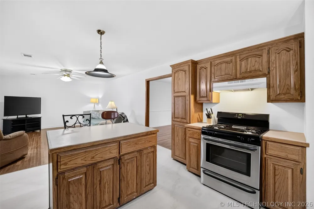 1417 E Oak Street Cushing, OK 74023