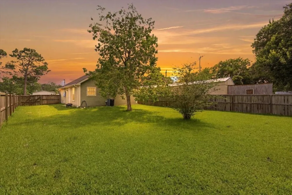 228 W Elm Avenue Winnie, TX 77665