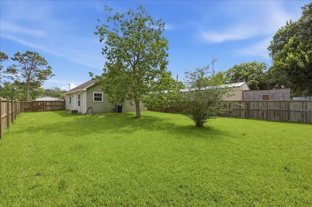228 W Elm Avenue Winnie, TX 77665