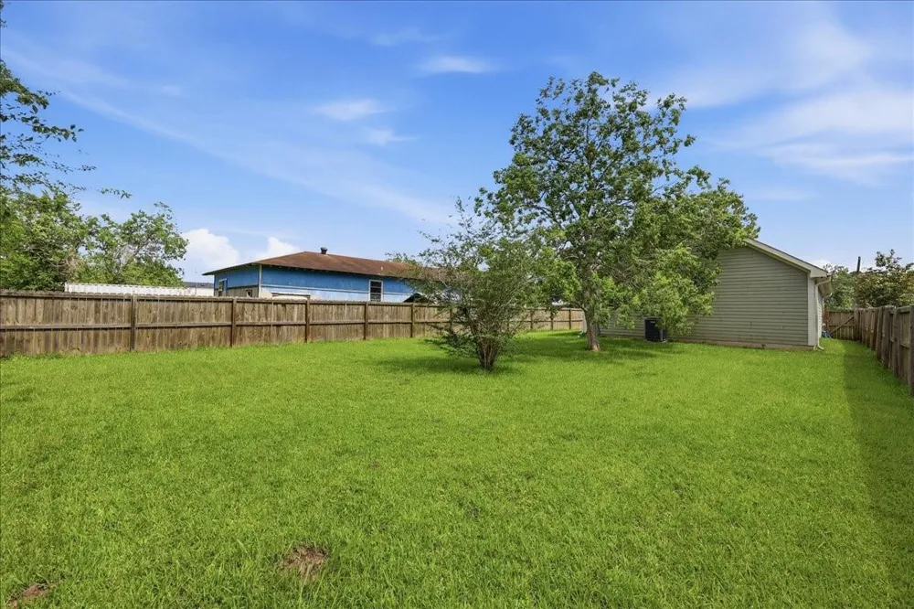 228 W Elm Avenue Winnie, TX 77665