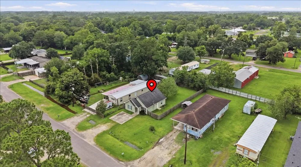 228 W Elm Avenue Winnie, TX 77665