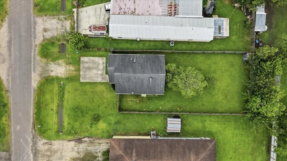 228 W Elm Avenue Winnie, TX 77665