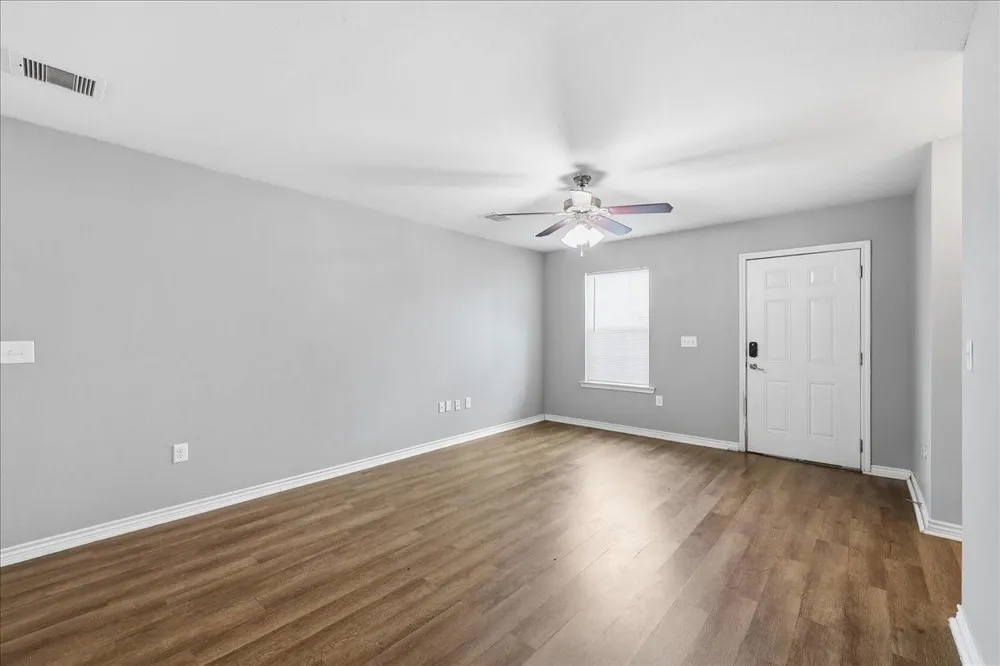 228 W Elm Avenue Winnie, TX 77665