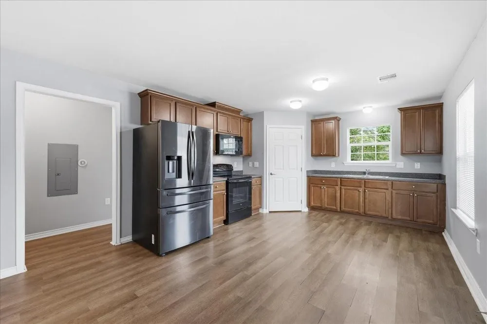 228 W Elm Avenue Winnie, TX 77665