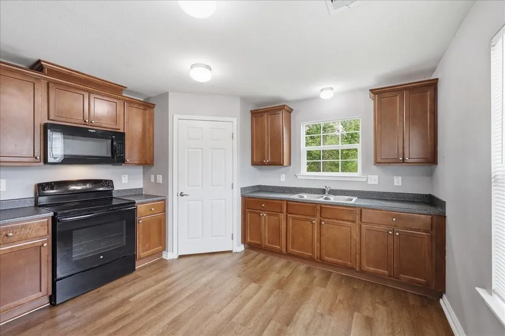 228 W Elm Avenue Winnie, TX 77665