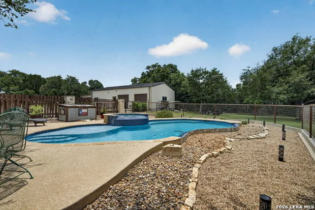 1467 Palomino Springs Dr Bandera, TX 78003