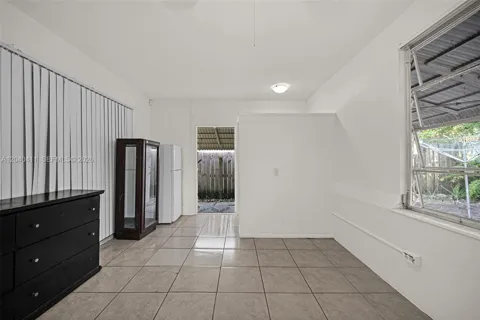 5069 NW 41st Ct #-