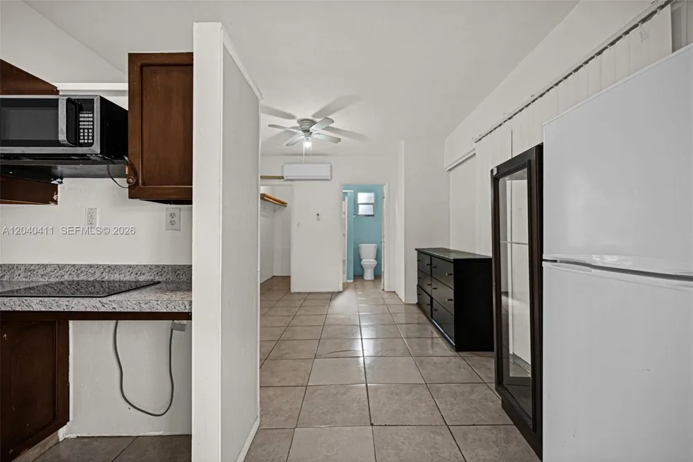 5069 NW 41st Ct #- Lauderdale Lakes, FL 33319