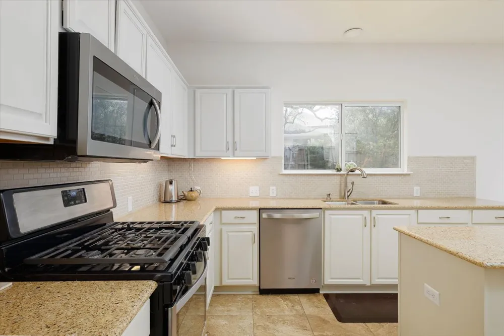 7136 Ridge Oak Road Austin, TX 78749