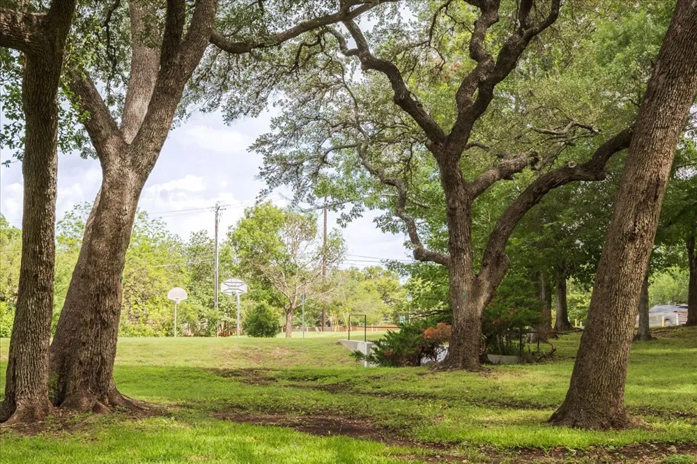 7136 Ridge Oak Road Austin, TX 78749