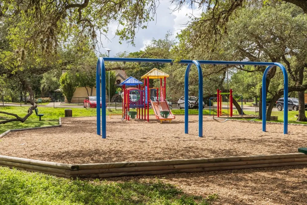 7136 Ridge Oak Road Austin, TX 78749