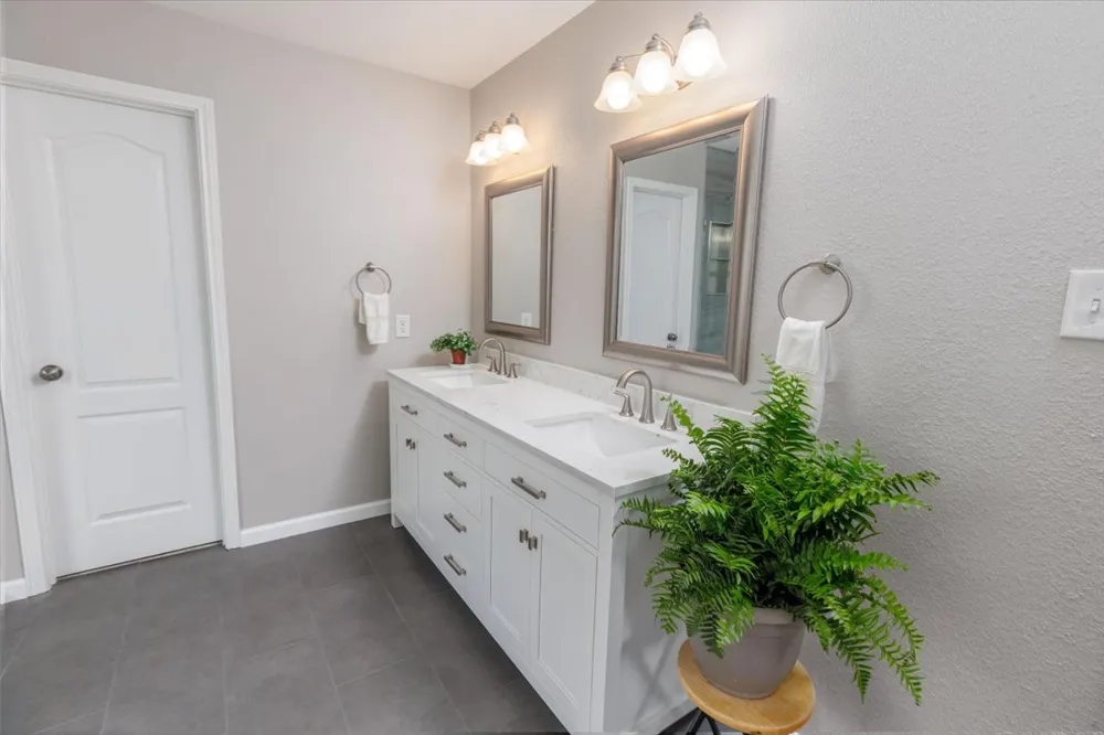 7136 Ridge Oak Road Austin, TX 78749