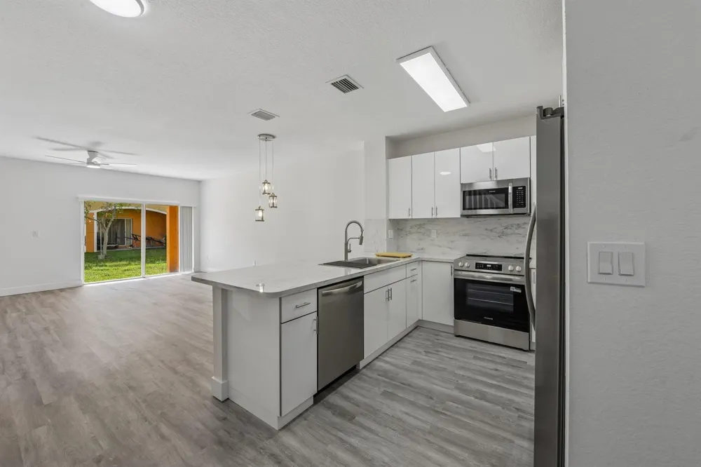 560 St Tropez Lane Margate, FL 33068