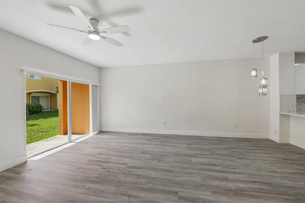 560 St Tropez Lane Margate, FL 33068