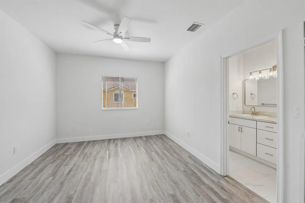 560 St Tropez Lane Margate, FL 33068