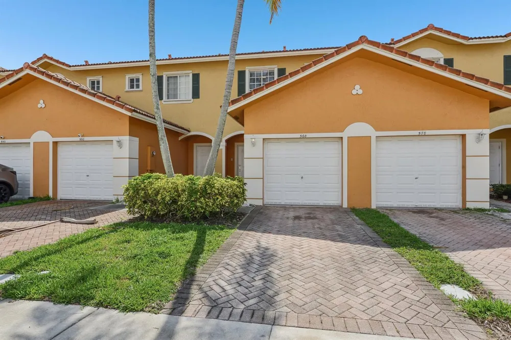 560 St Tropez Lane Margate, FL 33068