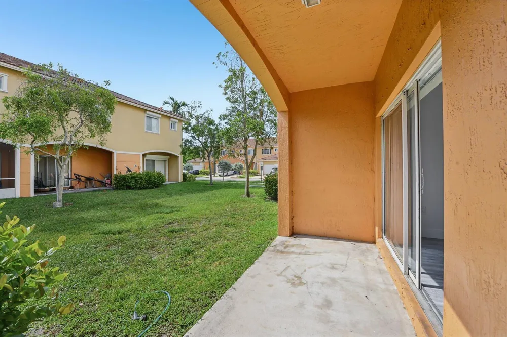 560 St Tropez Lane Margate, FL 33068