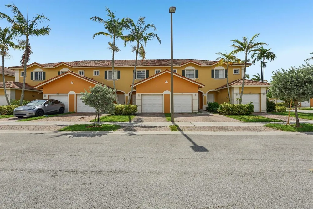 560 St Tropez Lane Margate, FL 33068