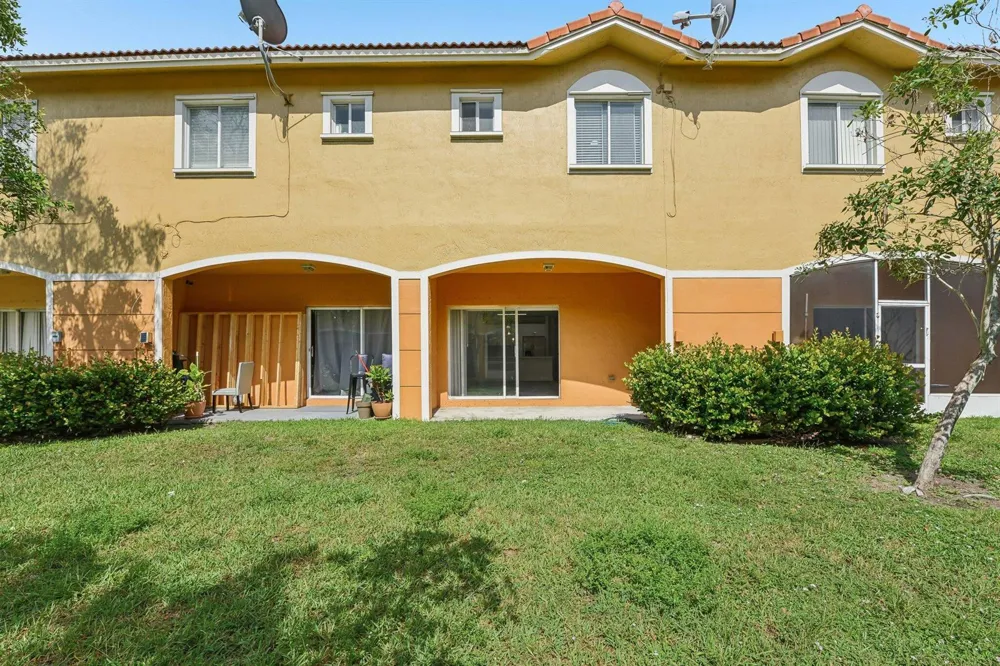 560 St Tropez Lane Margate, FL 33068