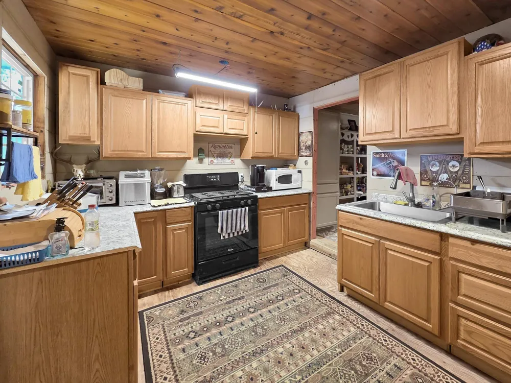 8323 County Road 292 Buffalo, TX 75831