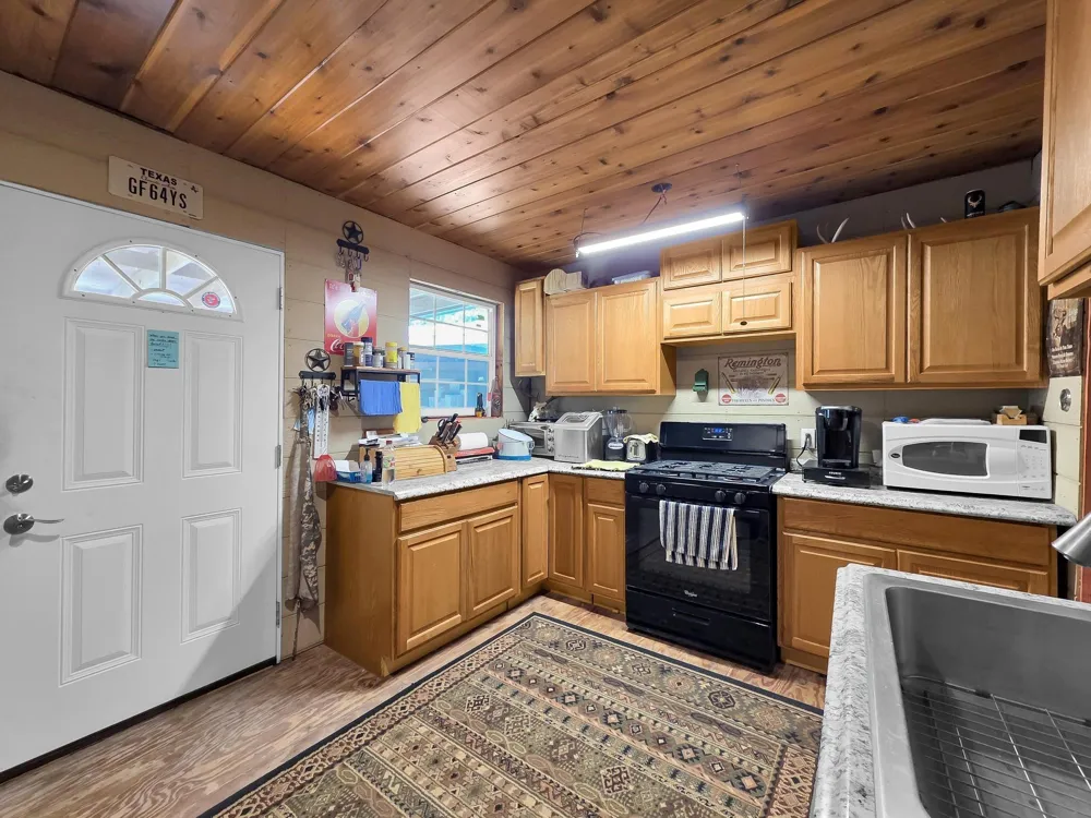 8323 County Road 292 Buffalo, TX 75831