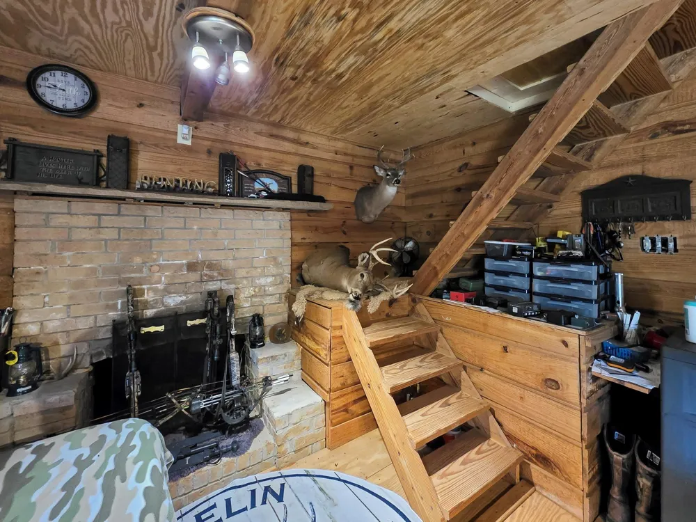 8323 County Road 292 Buffalo, TX 75831