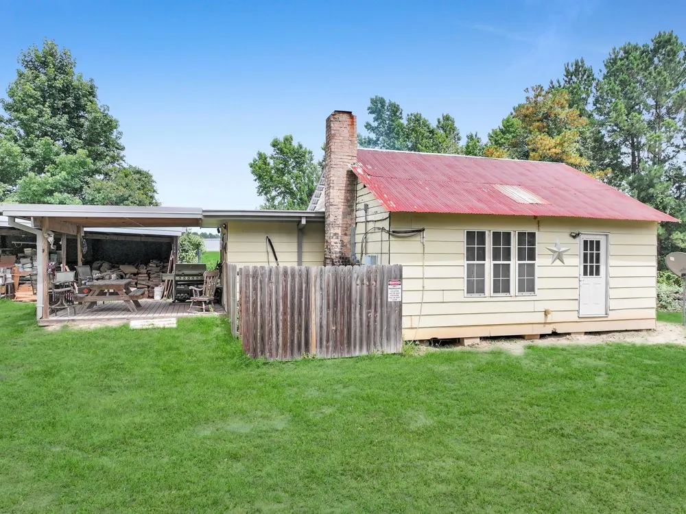 8323 County Road 292 Buffalo, TX 75831