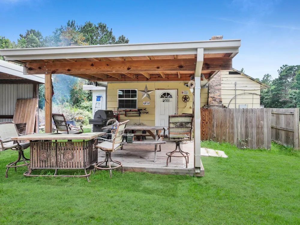 8323 County Road 292 Buffalo, TX 75831