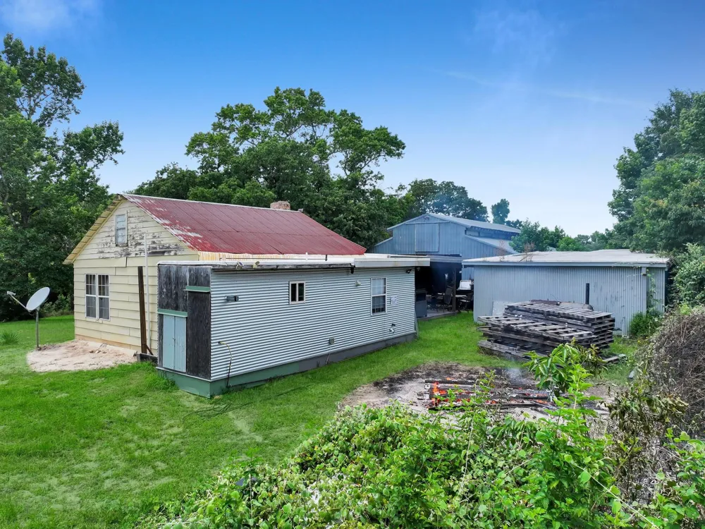 8323 County Road 292 Buffalo, TX 75831