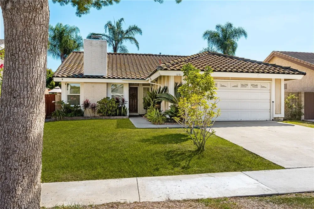 1231 Dolores Anaheim, CA 92807