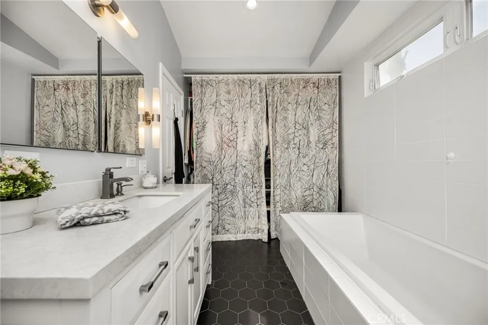 1231 Dolores Anaheim, CA 92807