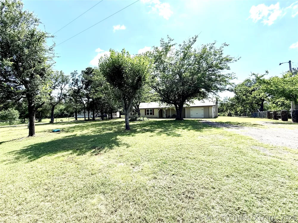 2835 Roy Roberts Road Valliant, OK 74764