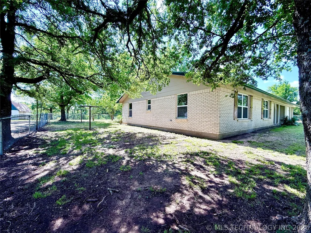 2835 Roy Roberts Road Valliant, OK 74764