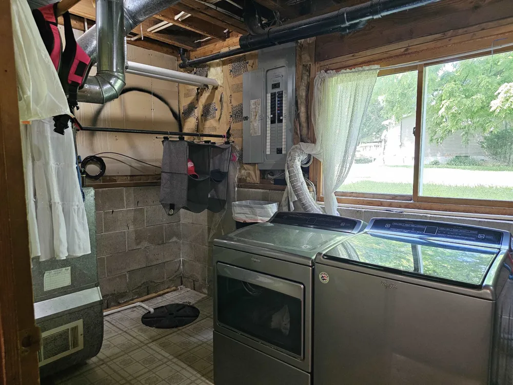3208 W Bath Road Perry City, MI 48872