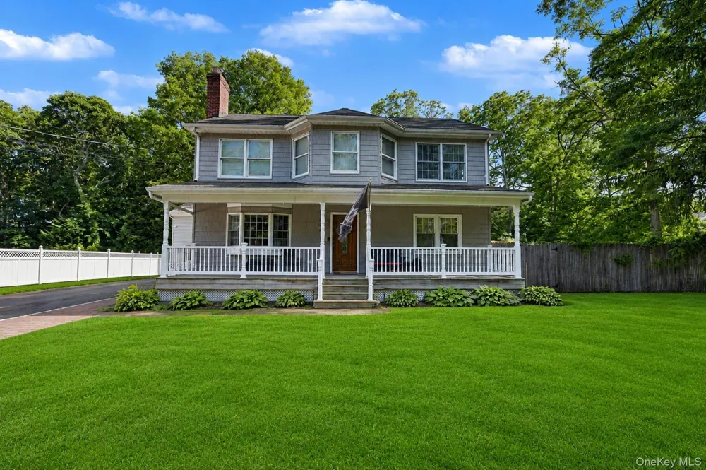 20 Richmond Boulevard Lake Grove, NY 11755