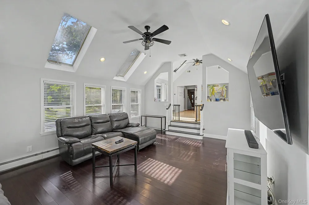 20 Richmond Boulevard Lake Grove, NY 11755