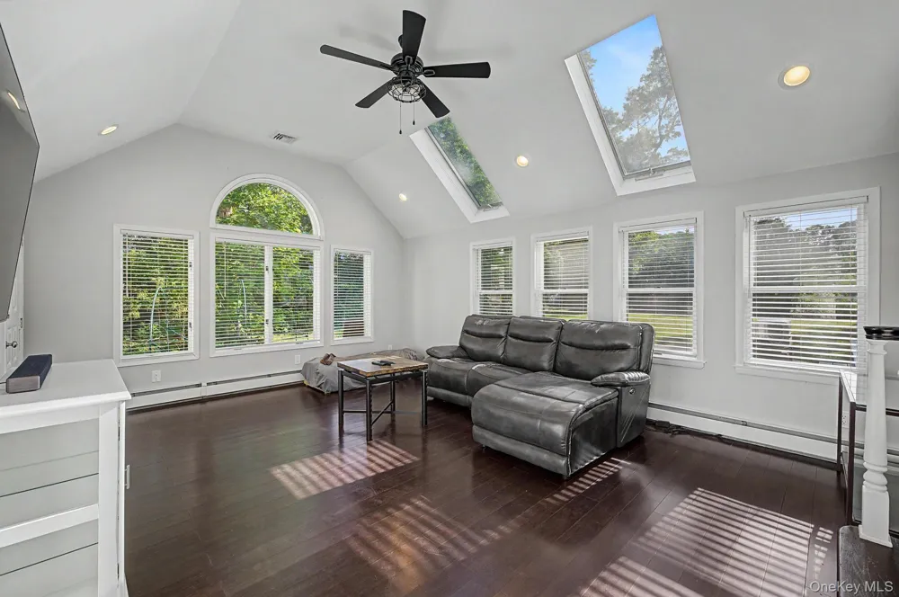 20 Richmond Boulevard Lake Grove, NY 11755