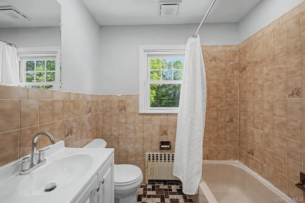 20 Richmond Boulevard Lake Grove, NY 11755