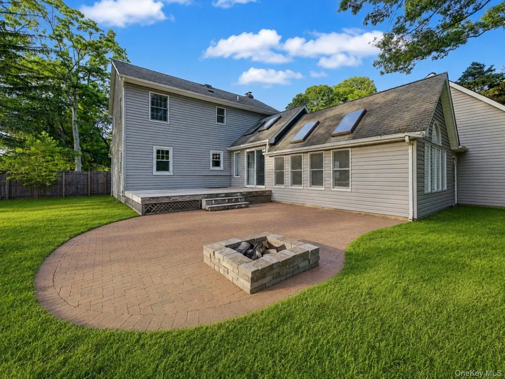 20 Richmond Boulevard Lake Grove, NY 11755